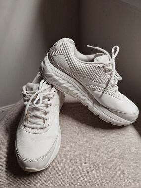 Brooks Men's Cream/White Cushioned Running Sneakers